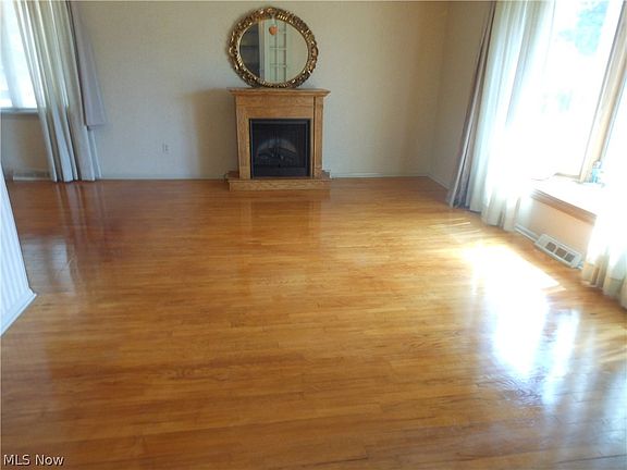 3rd image of 4720 Sunny Ln