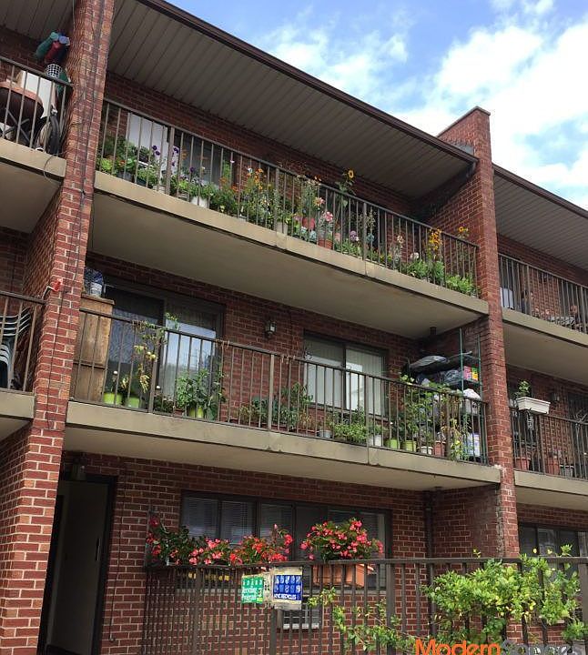 1st image of 2416 31st St APT 1R