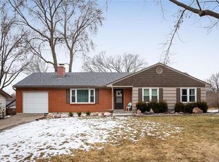 1204 Old Manor Rd, Liberty, MO 64068