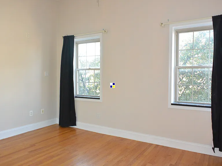 319 E Cross St — Photo 21
