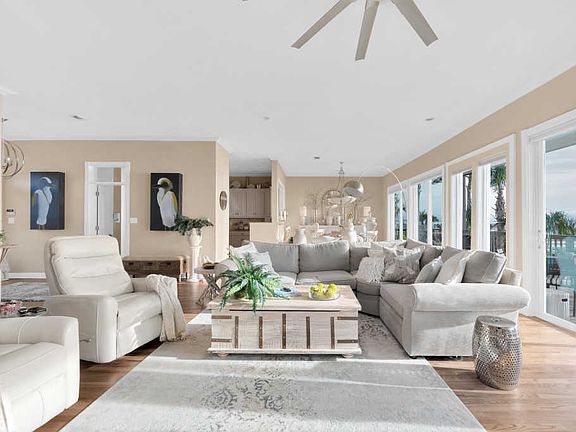 4th image of 321 Deer Point Dr