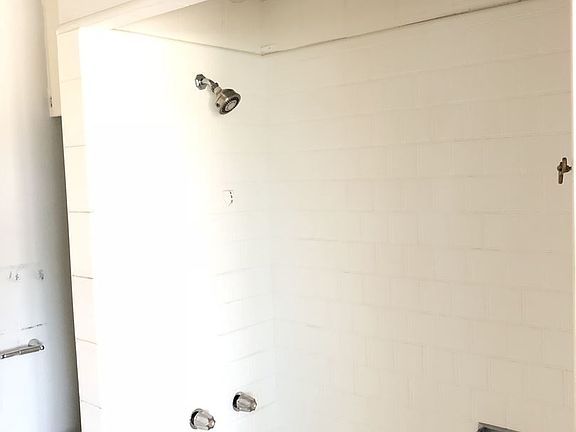 5th image of 124 1st St APT 5