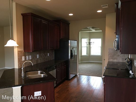 3rd image of 7260 Roundstone Dr