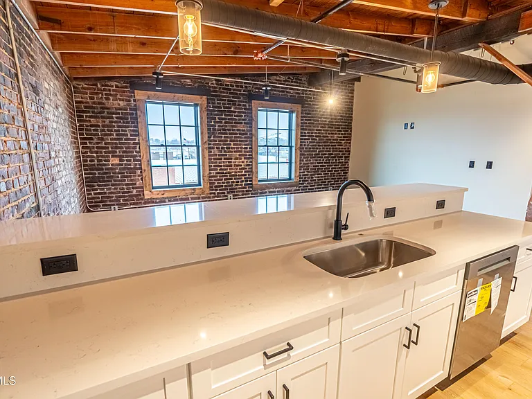 453 E Main St #900 — Photo 11