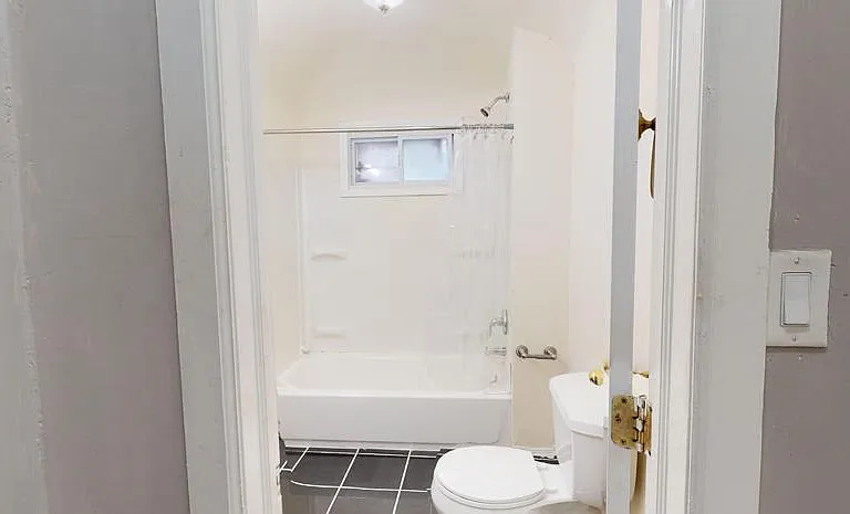 1406 E Genesee St — Photo 12