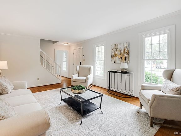 5th image of 9641 Kingscroft Dr