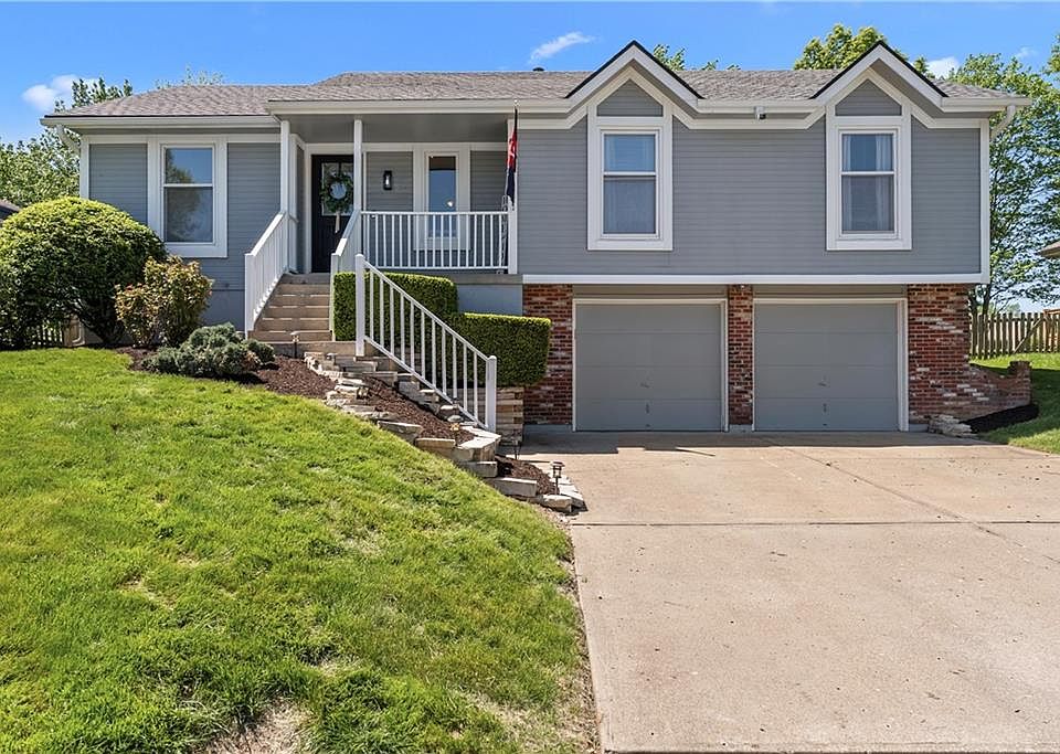 1st image of 608 SE Shiloh Dr