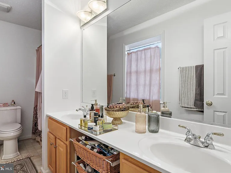 19 Fairview Ave — Photo 30