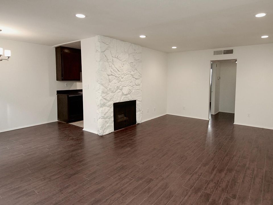 1st image of 11911 Dorothy St #305