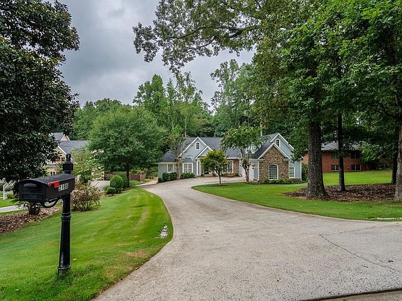 2nd image of 2186 Cumberland Dr SE