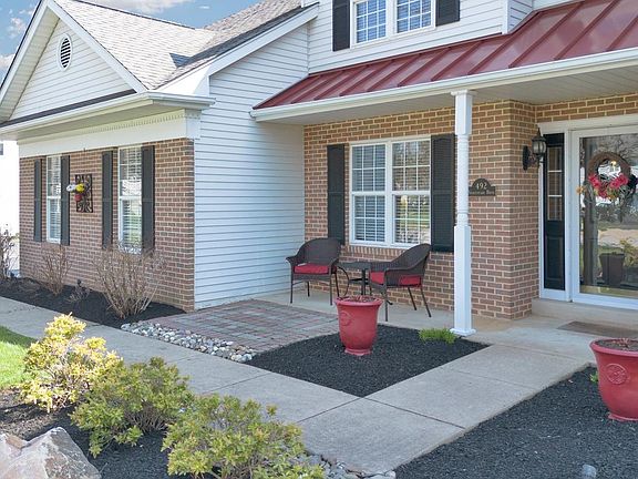 5th image of 492 Shakespeare Dr