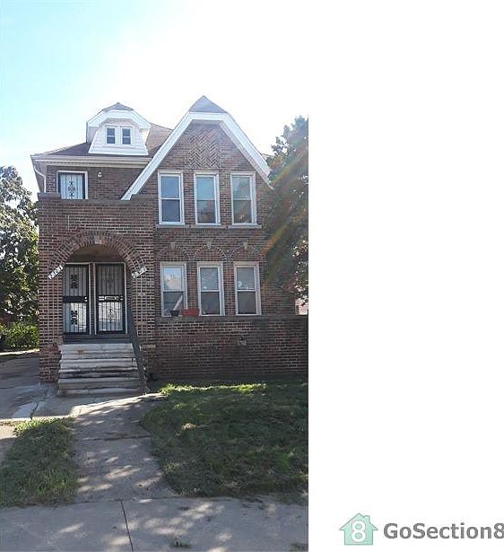 2nd image of 2303 La Belle St