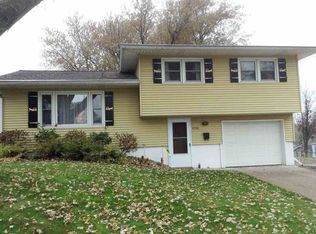 4706 Harrison St, Davenport, IA 52806