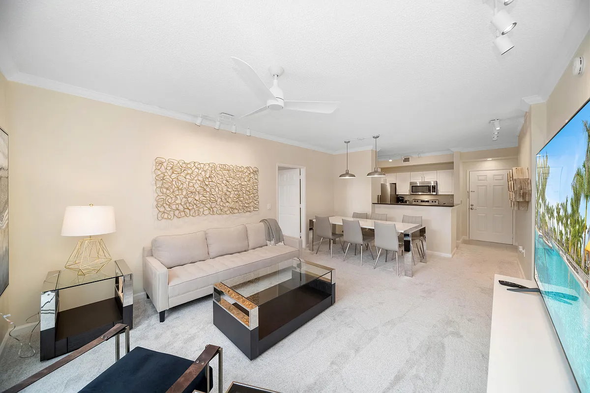 Building Photo - 720 S Sapodilla Ave #301
