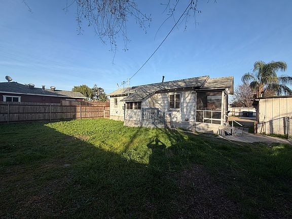 3rd image of 9841 1/2 Beach St