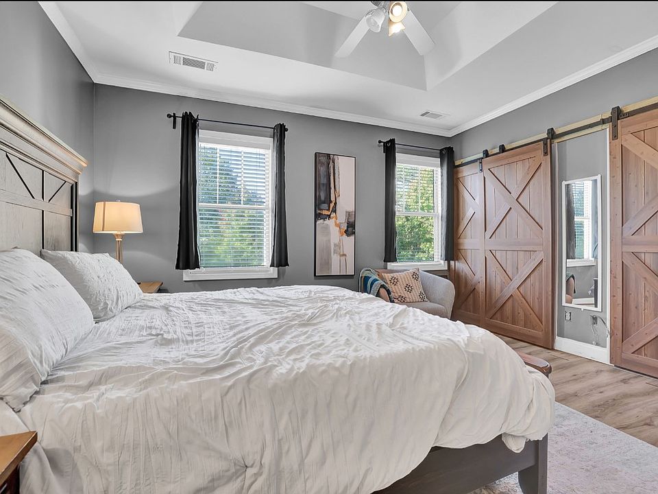 1st image of 1960 Sterling Oaks Cir
