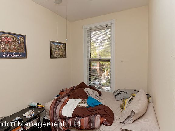 4th image of 1025 W Altgeld St #3