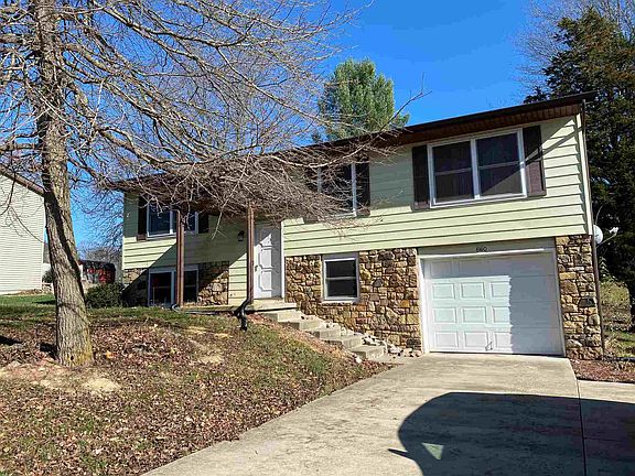 2nd image of 860 N Chandler Dr