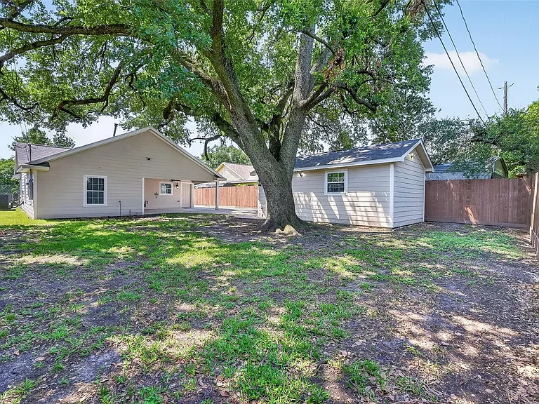 7623 McHenry St — Photo 32