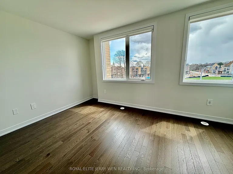 46 Green Gardens Blvd — Photo 15