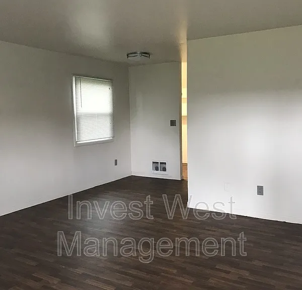 224 Cypress St — Photo 3