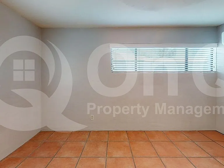 1002 E Simmons St — Photo 27