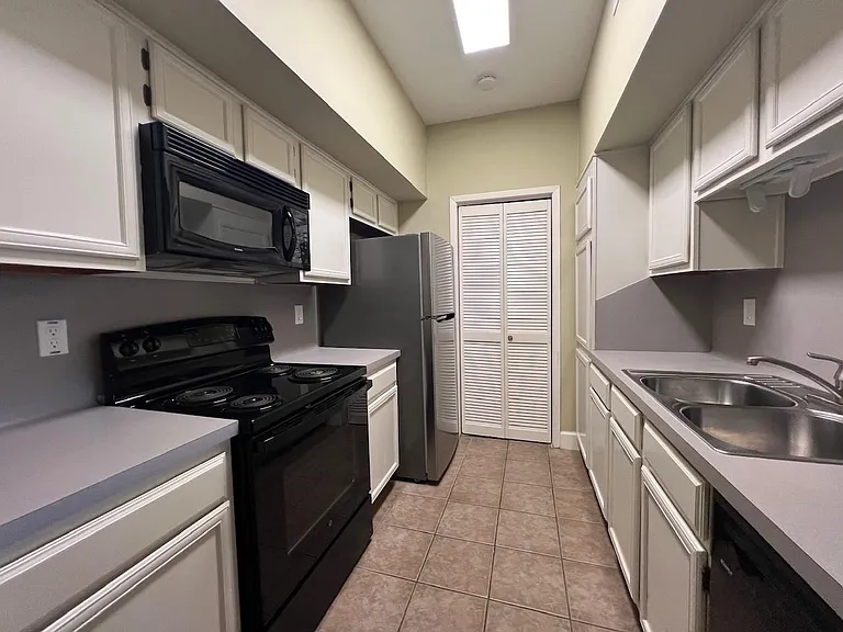 2025 Augusta Dr #807 — Photo 8