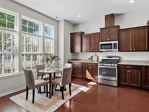 4th image of 2682 Avondale Cir