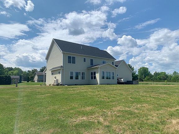 3rd image of 17 Blue Heron Way