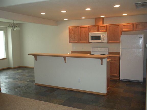 3rd image of 605 Southern Ave APT 1C
