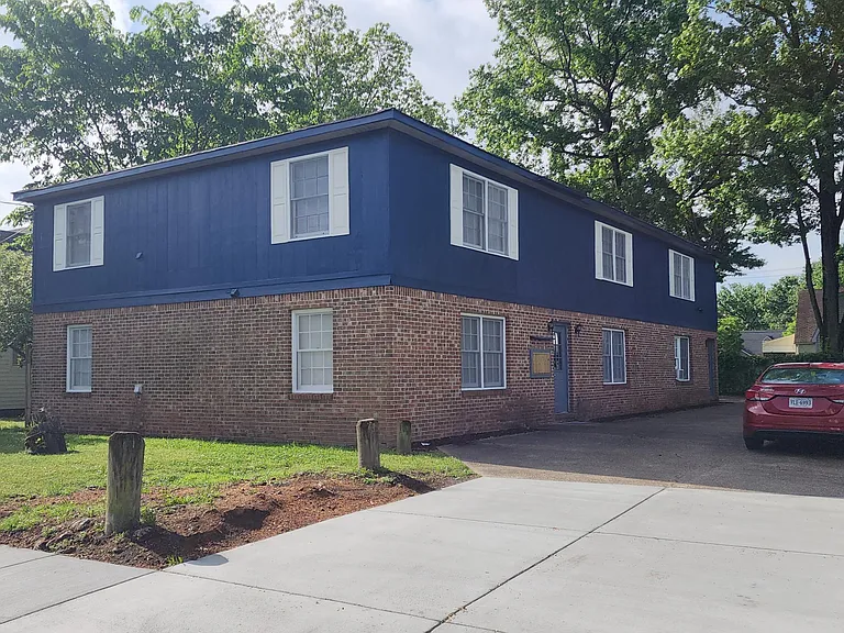 325 Ashlawn Dr #2 — Photo 17