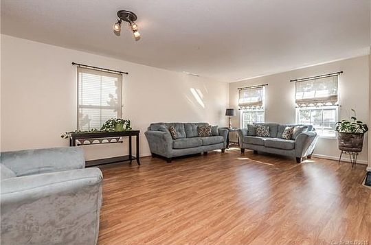 3rd image of 164 Hunter Park Dr