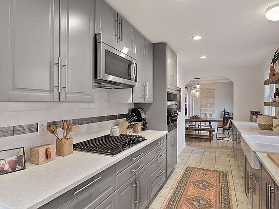 4th image of 4753 Heights Dr NE
