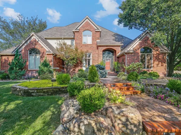 25 N Sagebrush Cir, Wichita, KS 67230