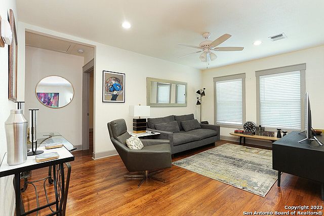 1st image of 563 W WILDWOOD DR