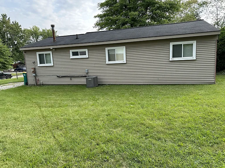 10835 Buchanan St — Photo 4