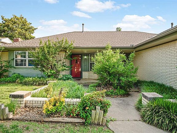 4th image of 308 S Ranchwood Manor Dr