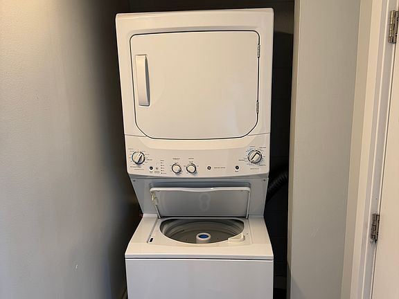 2nd image of 500 Cedar St NE APT 2