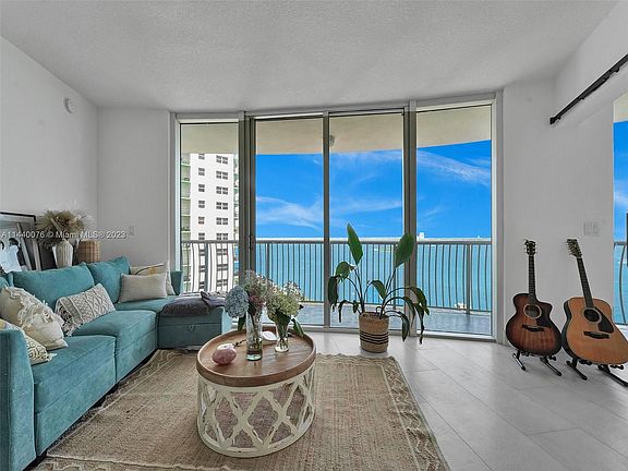 3rd image of 1750 N Bayshore Dr APT 2101