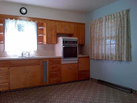 4th image of 3416 King Ave E