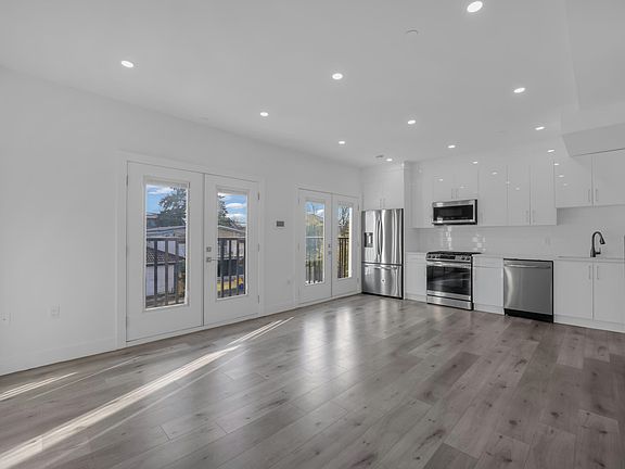 4th image of 5140 Slocan St