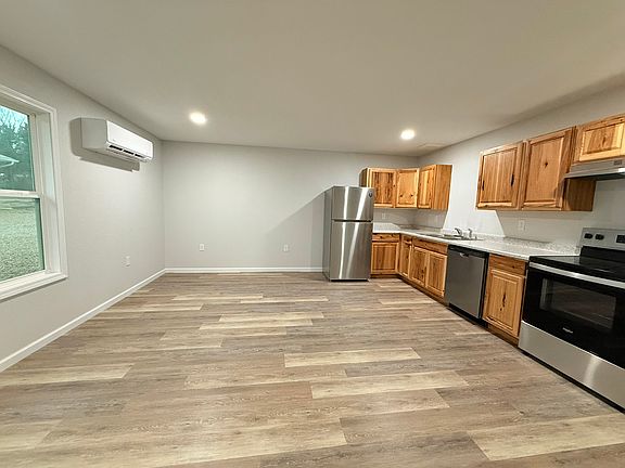 3rd image of 850 Marlette Dr #B