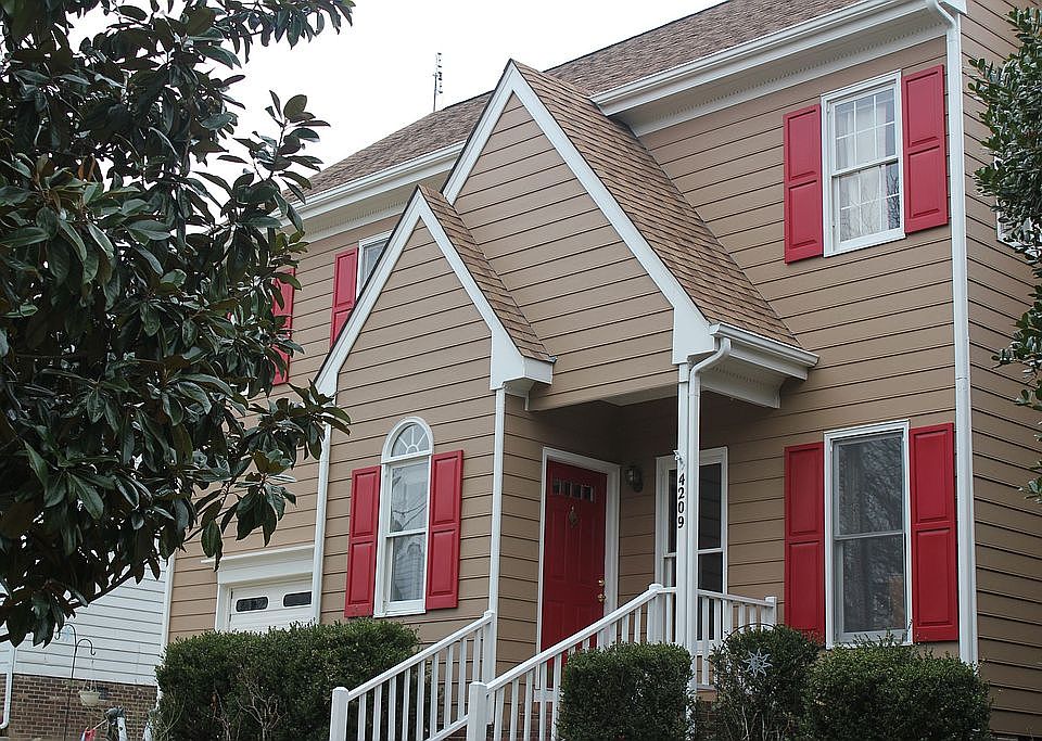 Beautifully maintained exterior