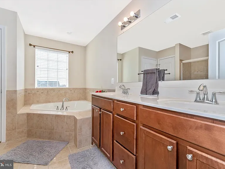 23200 Shaws Tavern Ct — Photo 26