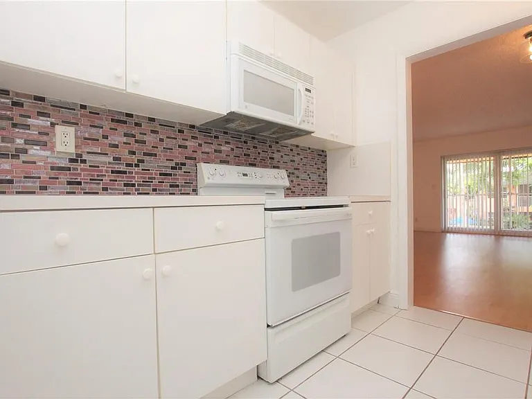 760 SE 2nd Ave #C207 — Photo 8