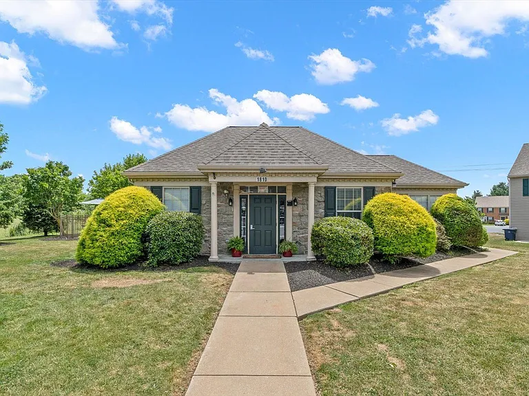 1835 Bradfield Dr — Photo 11