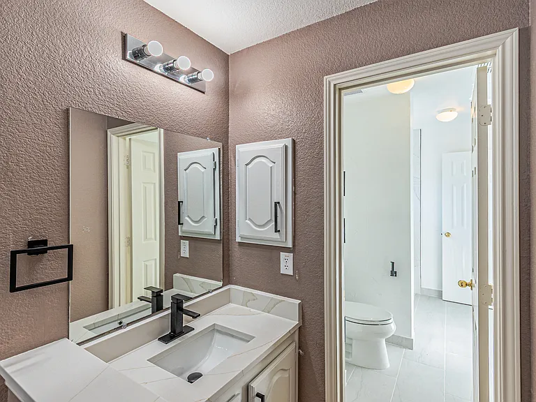 2425 Kittyhawk Dr — Photo 33