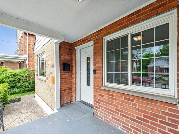 3rd image of 6120 Graceland Ave