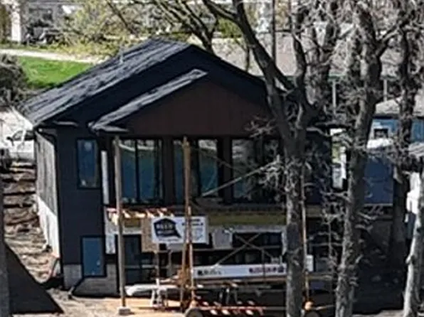 1201 Lakeshore Dr, Okoboji, IA 51355