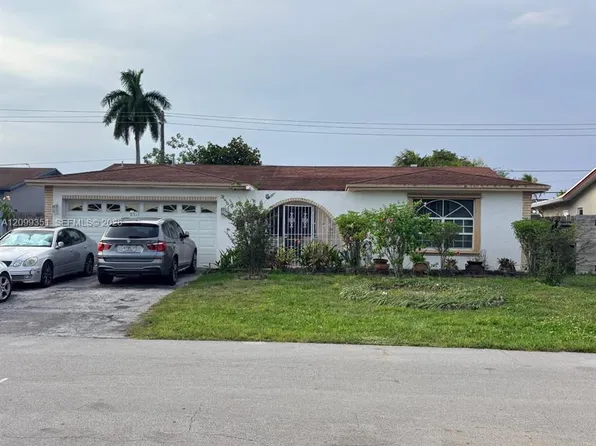 8517 Windsor Dr, Hollywood, FL 33025